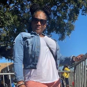 Meet your Posher, Jamila